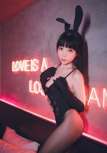 和两个小婕子做受hd