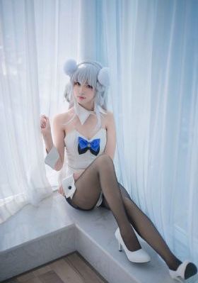男生一边吃胸一边摸屁股视频