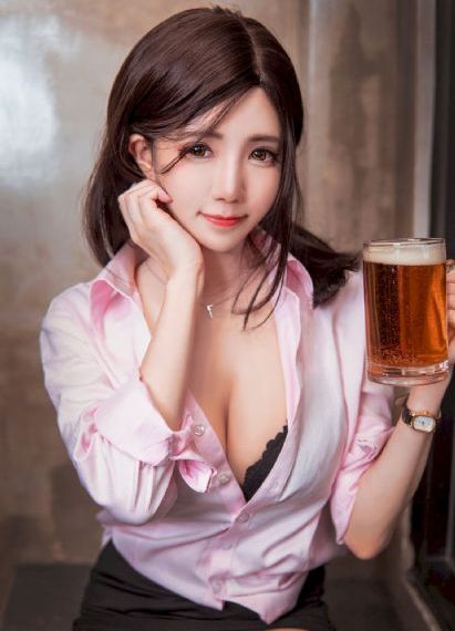 她在丈夫面前