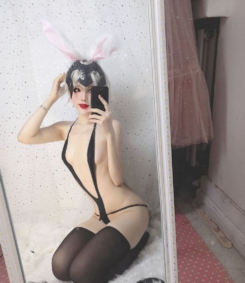 新人女秘书在线