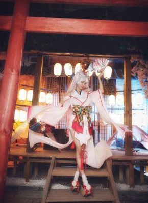 变成黑皮肤女孩和朋友在一起动画