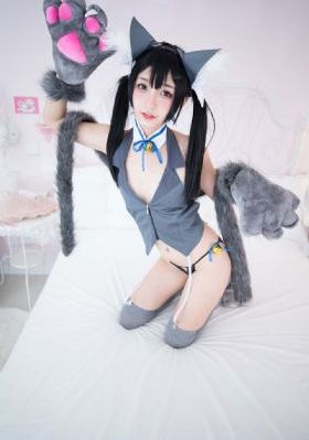 裙子下的怪兽